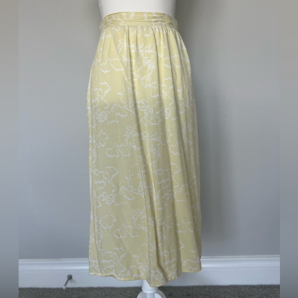 Nine West Lightweight Floral Pale Yellow and White Flared Midi Skirt